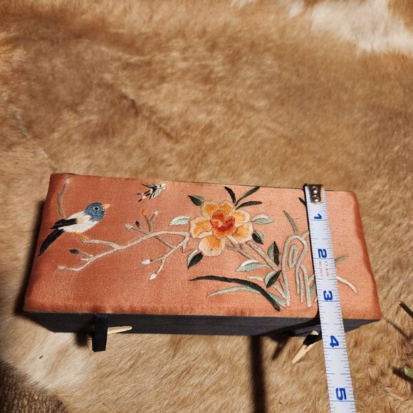 Vintage Antique 19th Century Chinese Embroidered Silk Jewelry Box With Bird & Fl - Picture 3 of 6